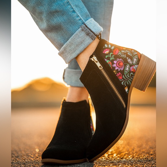 Inkkas Rooster Bootie Black Suede Low Heel Sustainably Made Women's Size 7/38 - Picture 10 of 12